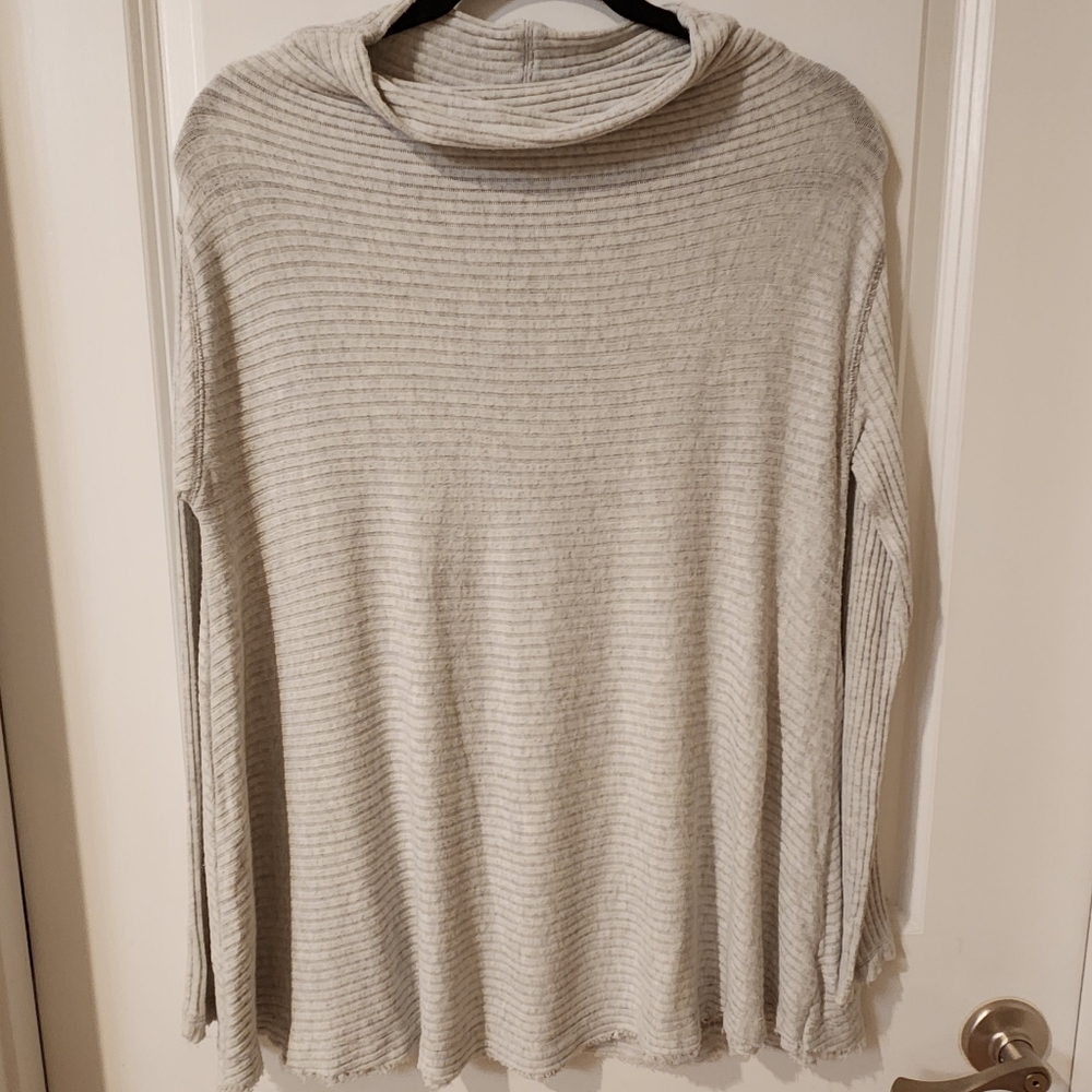 We the Free sweater size small